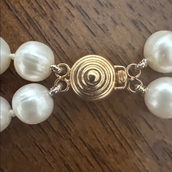 Elegant Pearl Necklace in Classic White fresh water pearls - Picture 5 of 8